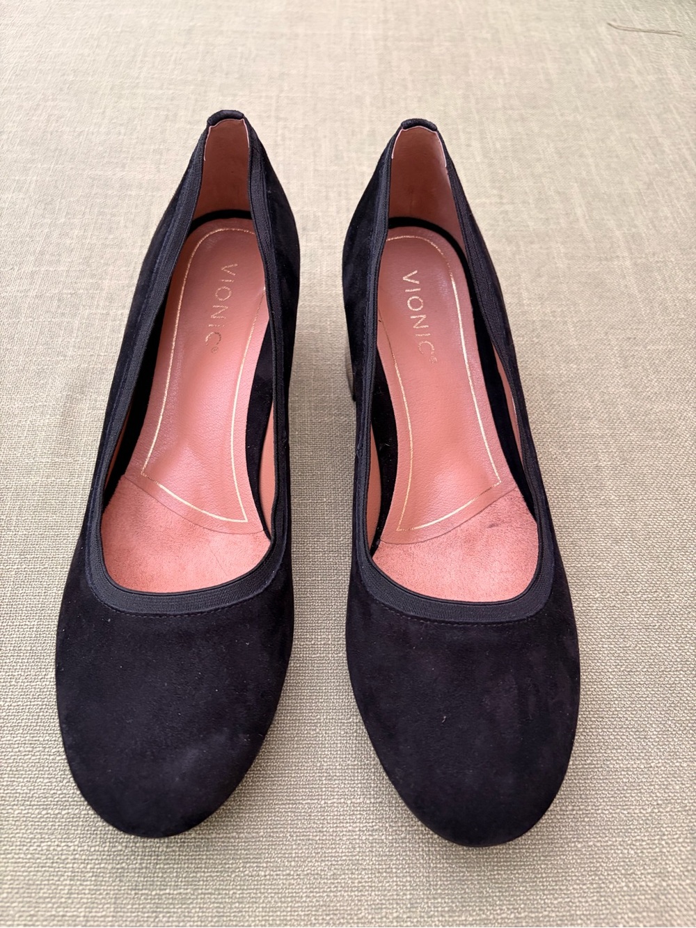 Vionic Black Suede Round-Toe Heels